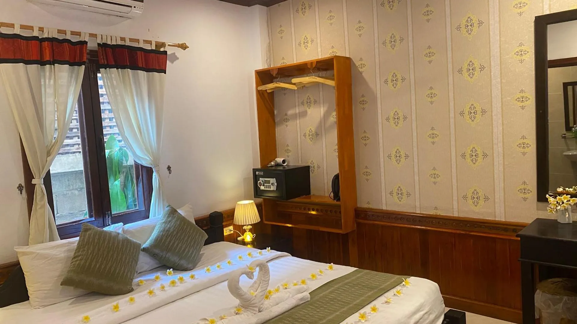 Golden Lotus Place Hotel Luang Prabang 3*,  Laos