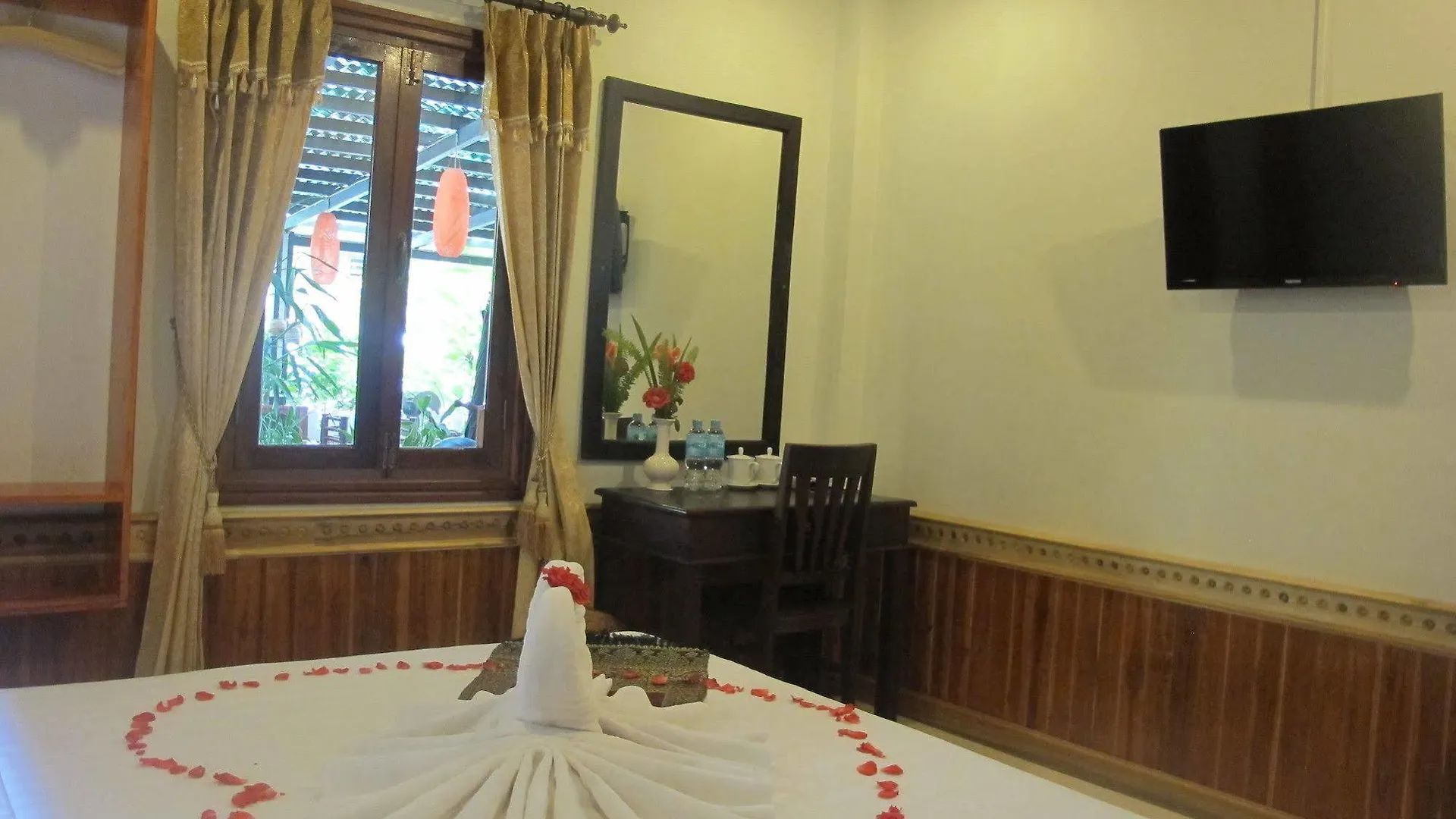 Golden Lotus Place Hotel Luang Prabang 3*,